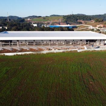 Obras da nova rodoviária de Francisco Beltrao com mais de 6.300 m²,  que contará 12 plataformas para ônibus, além de lojas, guichês, restaurantes, espaço para taxistas e mototaxistas, jardim no centro e salas de espera para os usuários. A construcao do Terminal Rodoviario faz parte do Plano de Apoio ao Desenvolvimento dos Municipios - PAM 