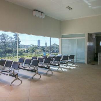 O projeto de estruturação do Aeroporto Orlando de Carvalho busca a Certificação Operacional do aeródromo junto à Agência Nacional de Aviação Civil (Anac) para receber voos regulares. As obras   incluem recapeamento e ampliação da pista,  ampliação do pátio de estacionamento de aeronaves; adequação e ampliação do terminal de embarque e desembarque de passageiros; ainda a construção de instalações para o Corpo de Bombeiros.  