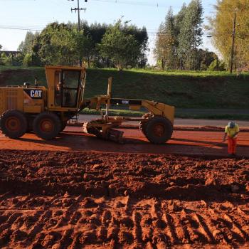 Pavimentacao e recape de vias urbarnas em Umuarama.  Av Portugal trecho entre a Rua Monteiro Lobato e o trevo da Estrada do Bonfiim (antiga PR 482 saida para Maria Helena).  -  05/08/2020 -  Foto: Geraldo Bubniak/AEN