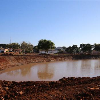 Obras para revitalizar o Parque Fundo de Vale em Guaira,  com instalação e adaptação de acessibilidade em todo o Parque, ampliação do lago, pista de caminhada, modernização paisagística, bancos e vegetação nova.   06/08/2020 - 