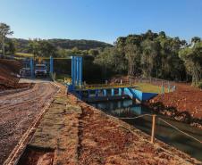 As obras da nova captação de água de Cascavel nas margens do Rio São José, no Distrito de São Salvador, a barragem no rio, as estações de bombeamento e um desarenador, que terá a função de retirar os materiais mais pesados da água, como areia e terra. A nova estrutura ampliará em 25% a capacidade de tratamento de água no município. 