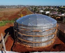 Obras de implantação de mais um reservatório de água para Cascavel e  terá capacidade para armazenar 2 milhões de litros de água e vai beneficiar diretamente aos moradores na região Norte da cidade. Com esse empreendimento, a Sanepar amplia em 200% a capacidade de reservação dos bairros que integram a região. 