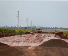 Obras do contorno viário de Palotina que terá extensão de cerca de 16 km e está sendo construído para desviar o trânsito de caminhões do centro da cidade.