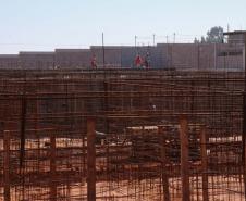 Obras de Construçao da Cadeia Publica de Guaira no loteamento Jardim Floresta com investimento de 16 milhoes. Exemplo da nova realidade do sistema carcerário que está sendo construída no Paraná. Acabar com o problema da superlotação em carceragens de delegacias e realocar os detentos em um espaço estruturado é uma das principais metas do Governo do Estado.  