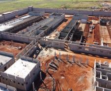 Obras de Construçao da Cadeia Publica de Guaira no loteamento Jardim Floresta com investimento de 16 milhoes. Exemplo da nova realidade do sistema carcerário que está sendo construída no Paraná. Acabar com o problema da superlotação em carceragens de delegacias e realocar os detentos em um espaço estruturado é uma das principais metas do Governo do Estado.  