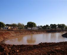 Obras para revitalizar o Parque Fundo de Vale em Guaira,  com instalação e adaptação de acessibilidade em todo o Parque, ampliação do lago, pista de caminhada, modernização paisagística, bancos e vegetação nova.   06/08/2020 - 