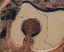 Obras para revitalizar o Parque Fundo de Vale em Guaira,  com instalação e adaptação de acessibilidade em todo o Parque, ampliação do lago, pista de caminhada, modernização paisagística, bancos e vegetação nova.   06/08/2020 - 