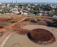 Obras para revitalizar o Parque Fundo de Vale em Guaira,  com instalação e adaptação de acessibilidade em todo o Parque, ampliação do lago, pista de caminhada, modernização paisagística, bancos e vegetação nova.   06/08/2020 - 