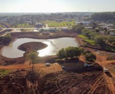 Obras para revitalizar o Parque Fundo de Vale em Guaira,  com instalação e adaptação de acessibilidade em todo o Parque, ampliação do lago, pista de caminhada, modernização paisagística, bancos e vegetação nova.   06/08/2020 - 