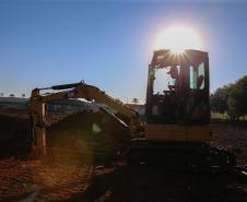 Obras para revitalizar o Parque Fundo de Vale em Guaira,  com instalação e adaptação de acessibilidade em todo o Parque, ampliação do lago, pista de caminhada, modernização paisagística, bancos e vegetação nova.   06/08/2020 - 