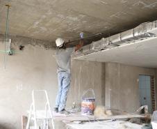 Construcao da Delegacia Cidada de Colombo. A delegacia cidadã é um novo modelo de atendimento em delegacias no Paraná, com espaços específicos e reservados para separar vítimas de agressores e possibilidade de auxílio de assistentes sociais e psicólogos, quando necessário. Colombo