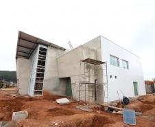 Construcao da Delegacia Cidada de Almirante Tamandare. A delegacia cidadã é um novo modelo de atendimento em delegacias no Paraná, com espaços específicos e reservados para separar vítimas de agressores e possibilidade de auxílio de assistentes sociais e psicólogos, quando necessário. Almirante Tamandare