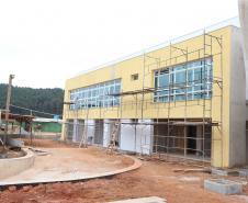 Construcao da Delegacia Cidada de Almirante Tamandare. A delegacia cidadã é um novo modelo de atendimento em delegacias no Paraná, com espaços específicos e reservados para separar vítimas de agressores e possibilidade de auxílio de assistentes sociais e psicólogos, quando necessário. Almirante Tamandare