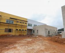 Construcao da Delegacia Cidada de Almirante Tamandare. A delegacia cidadã é um novo modelo de atendimento em delegacias no Paraná, com espaços específicos e reservados para separar vítimas de agressores e possibilidade de auxílio de assistentes sociais e psicólogos, quando necessário. Almirante Tamandare