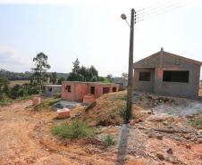 Construção das 157 casas na Vila Zezo em Imbituva,  o local passará por ação completa de regularização fundiária, com demarcação dos lotes individualizados e entrega de títulos de propriedade aos moradores. Também serão feitas obras de infraestrutura complementar para urbanização completa da região. 