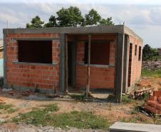 Construção das 157 casas na Vila Zezo em Imbituva,  o local passará por ação completa de regularização fundiária, com demarcação dos lotes individualizados e entrega de títulos de propriedade aos moradores. Também serão feitas obras de infraestrutura complementar para urbanização completa da região. 