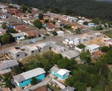Construção das 157 casas na Vila Zezo em Imbituva,  o local passará por ação completa de regularização fundiária, com demarcação dos lotes individualizados e entrega de títulos de propriedade aos moradores. Também serão feitas obras de infraestrutura complementar para urbanização completa da região. 