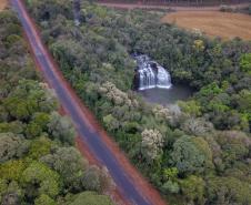 Asfalto em estrada rural valoriza o turismo e a produção de Mariópolis 