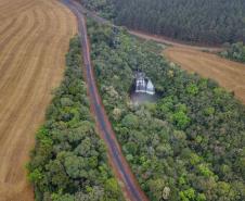 Asfalto em estrada rural valoriza o turismo e a produção de Mariópolis 