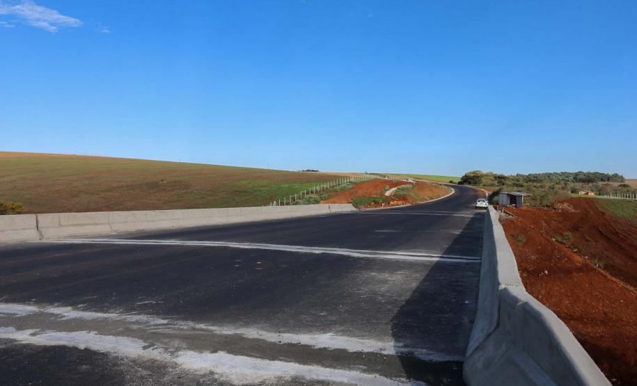 Obras do  Contorno Noroeste de Pato Branco com um viaduto erguido sobre a BR-158, uma ponte sobre o Rio Ligeiro e cinco quilômetros de rodovia até a PR-493 em Itapejara D Oeste. O objetivo é enviar todo o tráfego  de caminhões, para o contorno, aliviando o trânsito urbano.