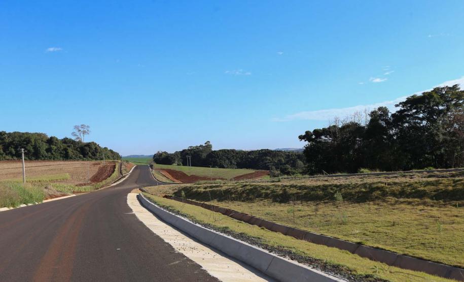 Obras do  Contorno Noroeste de Pato Branco com um viaduto erguido sobre a BR-158, uma ponte sobre o Rio Ligeiro e cinco quilômetros de rodovia até a PR-493 em Itapejara D Oeste. O objetivo é enviar todo o tráfego  de caminhões, para o contorno, aliviando o trânsito urbano.