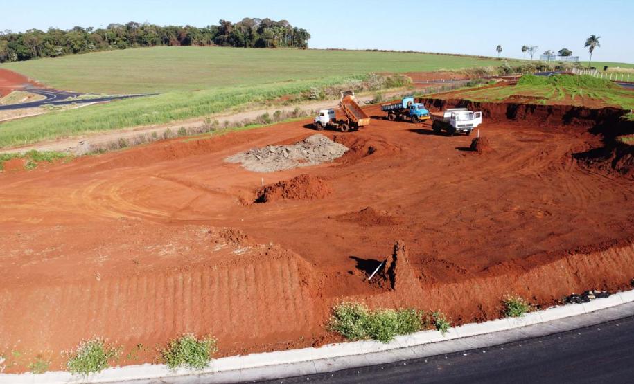 Obras do  Contorno Noroeste de Pato Branco com um viaduto erguido sobre a BR-158, uma ponte sobre o Rio Ligeiro e cinco quilômetros de rodovia até a PR-493 em Itapejara D Oeste. O objetivo é enviar todo o tráfego  de caminhões, para o contorno, aliviando o trânsito urbano.