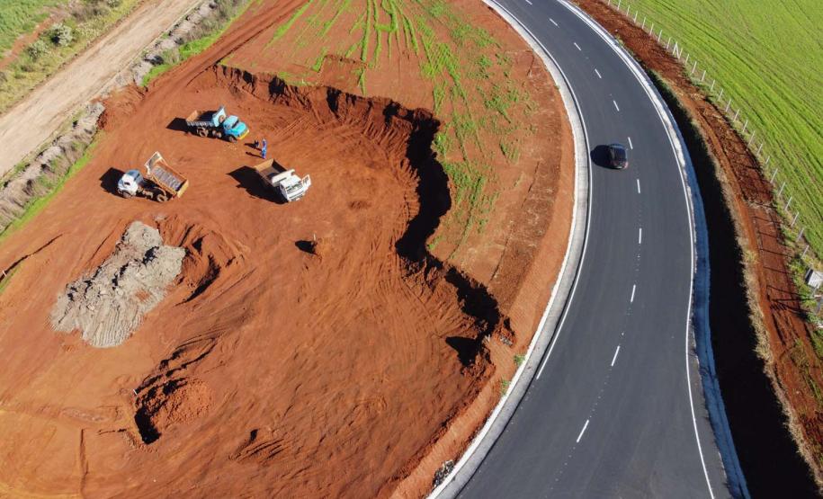 Obras do  Contorno Noroeste de Pato Branco com um viaduto erguido sobre a BR-158, uma ponte sobre o Rio Ligeiro e cinco quilômetros de rodovia até a PR-493 em Itapejara D Oeste. O objetivo é enviar todo o tráfego  de caminhões, para o contorno, aliviando o trânsito urbano.
