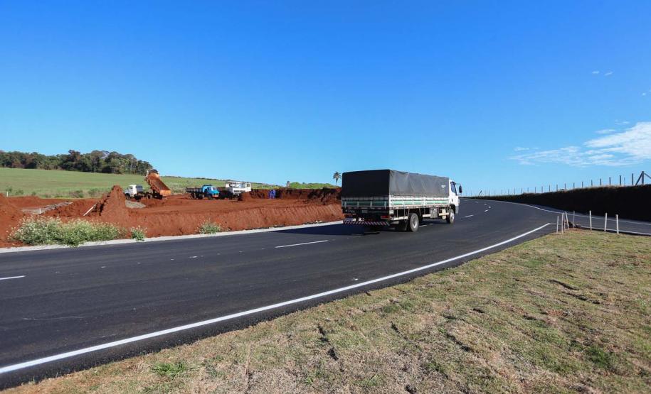 Obras do  Contorno Noroeste de Pato Branco com um viaduto erguido sobre a BR-158, uma ponte sobre o Rio Ligeiro e cinco quilômetros de rodovia até a PR-493 em Itapejara D Oeste. O objetivo é enviar todo o tráfego  de caminhões, para o contorno, aliviando o trânsito urbano.