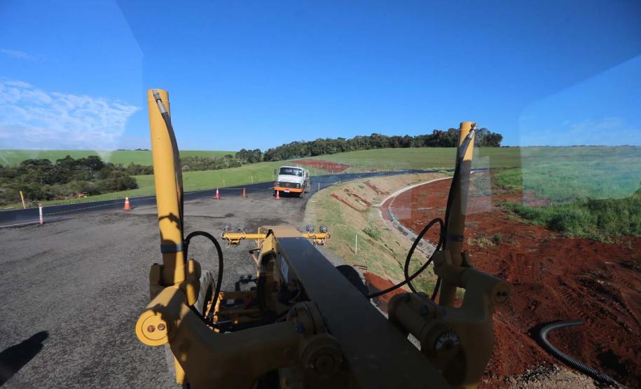 Obras do  Contorno Noroeste de Pato Branco com um viaduto erguido sobre a BR-158, uma ponte sobre o Rio Ligeiro e cinco quilômetros de rodovia até a PR-493 em Itapejara D Oeste. O objetivo é enviar todo o tráfego  de caminhões, para o contorno, aliviando o trânsito urbano.