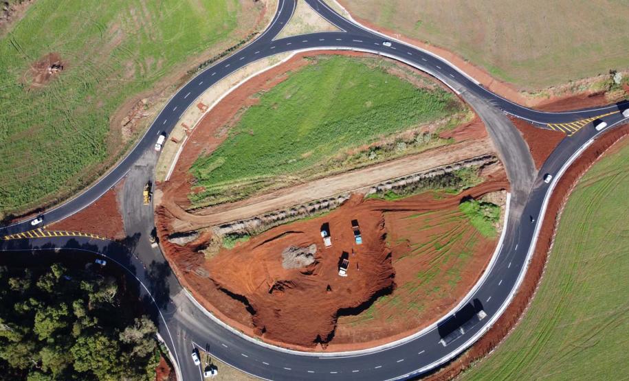 Obras do  Contorno Noroeste de Pato Branco com um viaduto erguido sobre a BR-158, uma ponte sobre o Rio Ligeiro e cinco quilômetros de rodovia até a PR-493 em Itapejara D Oeste. O objetivo é enviar todo o tráfego  de caminhões, para o contorno, aliviando o trânsito urbano.