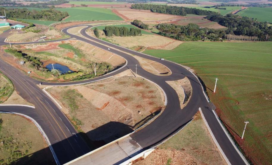 Obras do  Contorno Noroeste de Pato Branco com um viaduto erguido sobre a BR-158, uma ponte sobre o Rio Ligeiro e cinco quilômetros de rodovia até a PR-493 em Itapejara D Oeste. O objetivo é enviar todo o tráfego  de caminhões, para o contorno, aliviando o trânsito urbano.