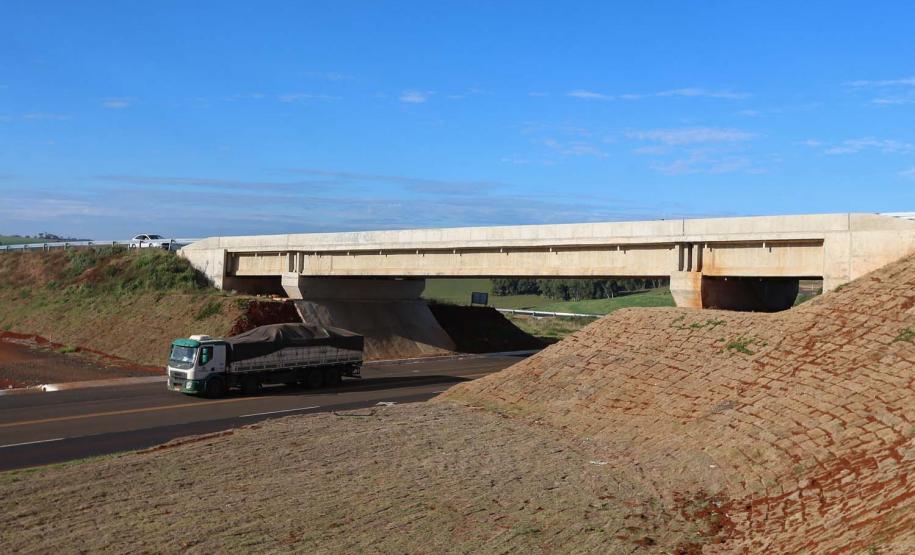 Obras do  Contorno Noroeste de Pato Branco com um viaduto erguido sobre a BR-158, uma ponte sobre o Rio Ligeiro e cinco quilômetros de rodovia até a PR-493 em Itapejara D Oeste. O objetivo é enviar todo o tráfego  de caminhões, para o contorno, aliviando o trânsito urbano.