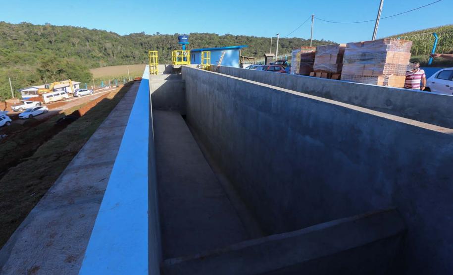 As obras da nova captação de água de Cascavel nas margens do Rio São José, no Distrito de São Salvador, a barragem no rio, as estações de bombeamento e um desarenador, que terá a função de retirar os materiais mais pesados da água, como areia e terra. A nova estrutura ampliará em 25% a capacidade de tratamento de água no município.