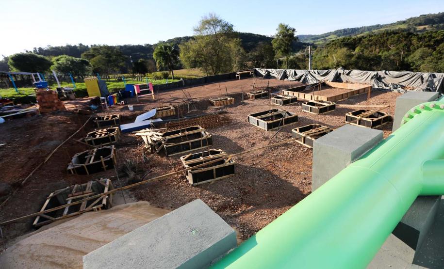 As obras da nova captação de água de Cascavel nas margens do Rio São José, no Distrito de São Salvador, a barragem no rio, as estações de bombeamento e um desarenador, que terá a função de retirar os materiais mais pesados da água, como areia e terra. A nova estrutura ampliará em 25% a capacidade de tratamento de água no município.