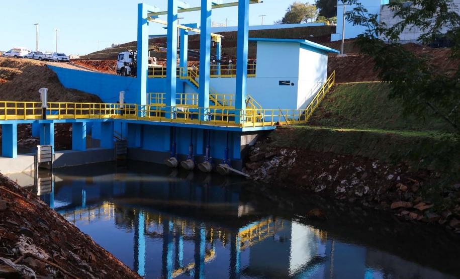 As obras da nova captação de água de Cascavel nas margens do Rio São José, no Distrito de São Salvador, a barragem no rio, as estações de bombeamento e um desarenador, que terá a função de retirar os materiais mais pesados da água, como areia e terra. A nova estrutura ampliará em 25% a capacidade de tratamento de água no município.