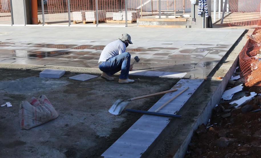 Obras da nova rodoviária de Francisco Beltrao com mais de 6.300 m²,  que contará 12 plataformas para ônibus, além de lojas, guichês, restaurantes, espaço para taxistas e mototaxistas, jardim no centro e salas de espera para os usuários. A construcao do Terminal Rodoviario faz parte do Plano de Apoio ao Desenvolvimento dos Municipios - PAM