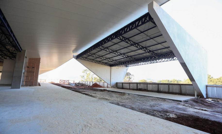 Obras da nova rodoviária de Francisco Beltrao com mais de 6.300 m²,  que contará 12 plataformas para ônibus, além de lojas, guichês, restaurantes, espaço para taxistas e mototaxistas, jardim no centro e salas de espera para os usuários. A construcao do Terminal Rodoviario faz parte do Plano de Apoio ao Desenvolvimento dos Municipios - PAM