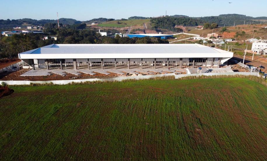 Obras da nova rodoviária de Francisco Beltrao com mais de 6.300 m²,  que contará 12 plataformas para ônibus, além de lojas, guichês, restaurantes, espaço para taxistas e mototaxistas, jardim no centro e salas de espera para os usuários. A construcao do Terminal Rodoviario faz parte do Plano de Apoio ao Desenvolvimento dos Municipios - PAM