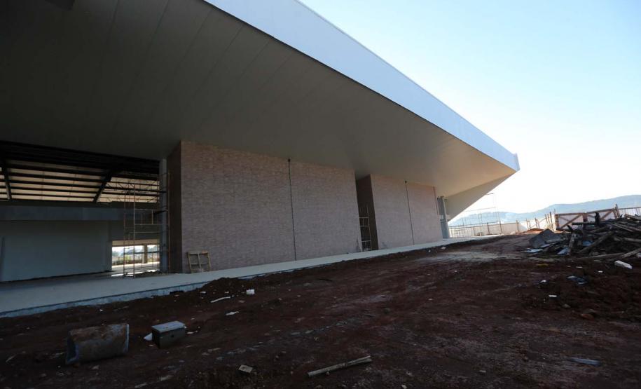 Obras da nova rodoviária de Francisco Beltrao com mais de 6.300 m²,  que contará 12 plataformas para ônibus, além de lojas, guichês, restaurantes, espaço para taxistas e mototaxistas, jardim no centro e salas de espera para os usuários. A construcao do Terminal Rodoviario faz parte do Plano de Apoio ao Desenvolvimento dos Municipios - PAM