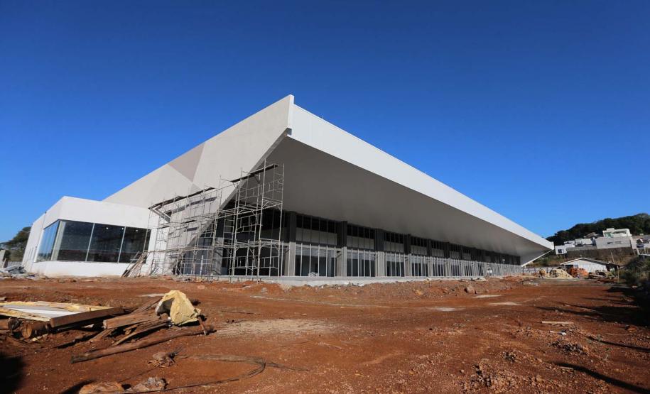 Obras da nova rodoviária de Francisco Beltrao com mais de 6.300 m²,  que contará 12 plataformas para ônibus, além de lojas, guichês, restaurantes, espaço para taxistas e mototaxistas, jardim no centro e salas de espera para os usuários. A construcao do Terminal Rodoviario faz parte do Plano de Apoio ao Desenvolvimento dos Municipios - PAM