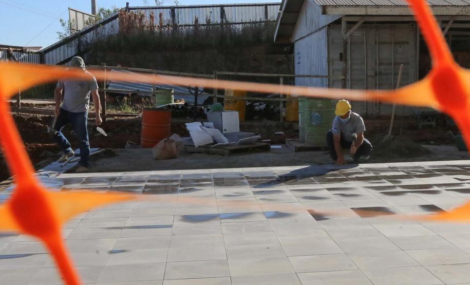 Obras da nova rodoviária de Francisco Beltrao com mais de 6.300 m²,  que contará 12 plataformas para ônibus, além de lojas, guichês, restaurantes, espaço para taxistas e mototaxistas, jardim no centro e salas de espera para os usuários. A construcao do Terminal Rodoviario faz parte do Plano de Apoio ao Desenvolvimento dos Municipios - PAM