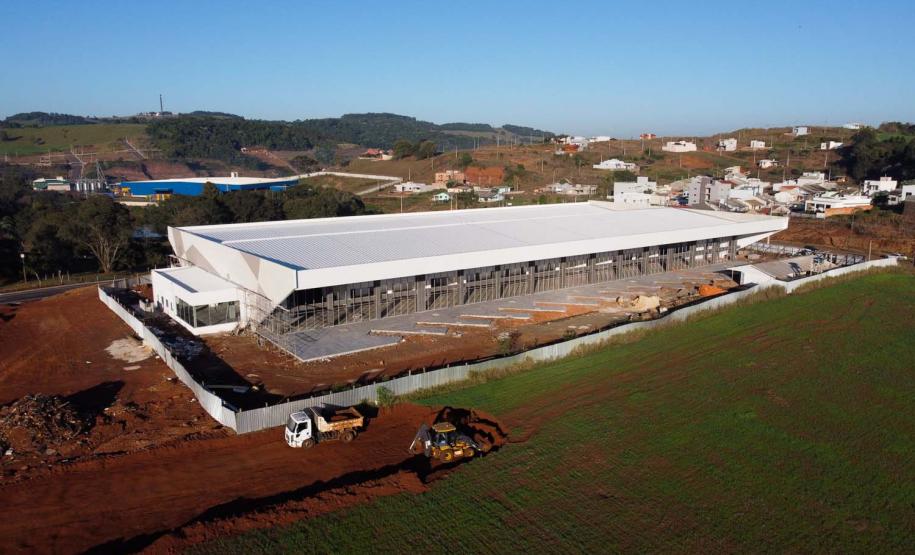 Obras da nova rodoviária de Francisco Beltrao com mais de 6.300 m²,  que contará 12 plataformas para ônibus, além de lojas, guichês, restaurantes, espaço para taxistas e mototaxistas, jardim no centro e salas de espera para os usuários. A construcao do Terminal Rodoviario faz parte do Plano de Apoio ao Desenvolvimento dos Municipios - PAM