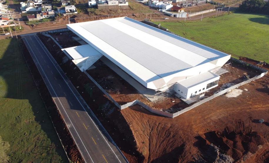 Obras da nova rodoviária de Francisco Beltrao com mais de 6.300 m²,  que contará 12 plataformas para ônibus, além de lojas, guichês, restaurantes, espaço para taxistas e mototaxistas, jardim no centro e salas de espera para os usuários. A construcao do Terminal Rodoviario faz parte do Plano de Apoio ao Desenvolvimento dos Municipios - PAM