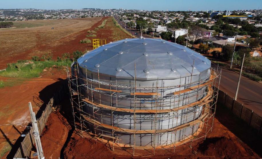 Obras de implantação de mais um reservatório de água para Cascavel e  terá capacidade para armazenar 2 milhões de litros de água e vai beneficiar diretamente aos moradores na região Norte da cidade. Com esse empreendimento, a Sanepar amplia em 200% a capacidade de reservação dos bairros que integram a região.