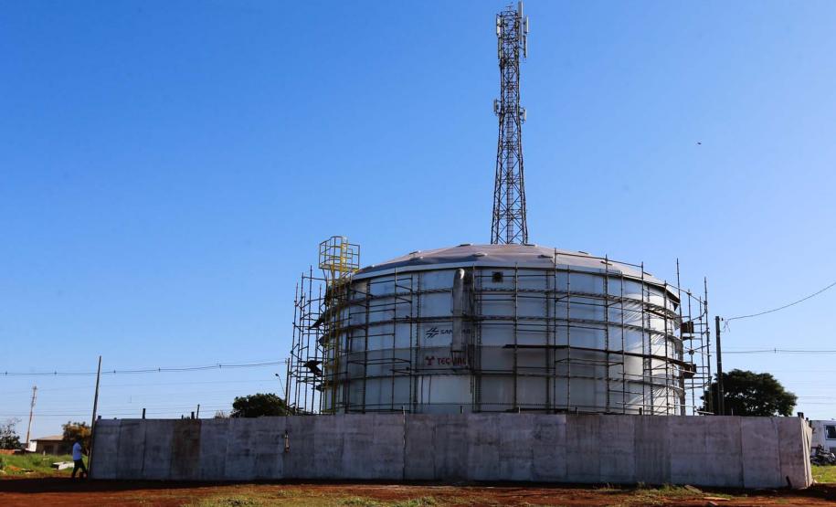 Obras de implantação de mais um reservatório de água para Cascavel e  terá capacidade para armazenar 2 milhões de litros de água e vai beneficiar diretamente aos moradores na região Norte da cidade. Com esse empreendimento, a Sanepar amplia em 200% a capacidade de reservação dos bairros que integram a região.