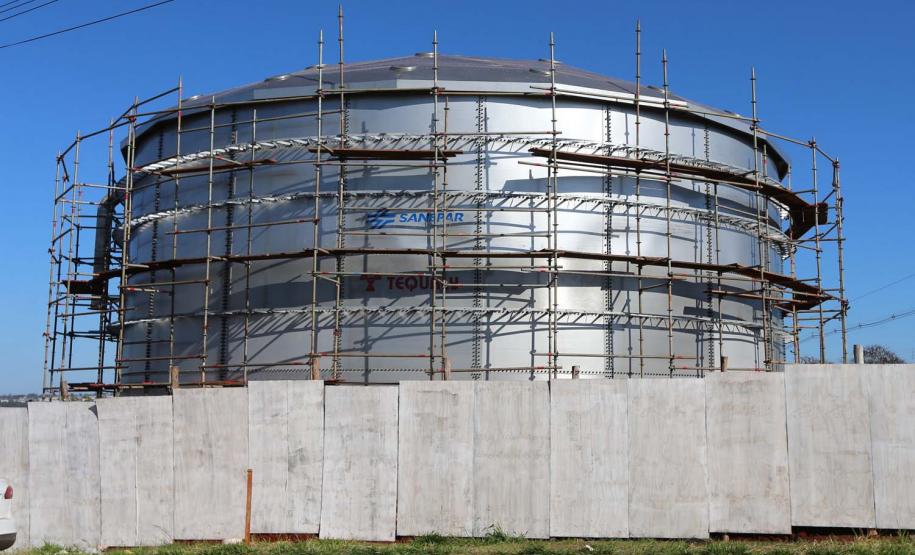 Obras de implantação de mais um reservatório de água para Cascavel e  terá capacidade para armazenar 2 milhões de litros de água e vai beneficiar diretamente aos moradores na região Norte da cidade. Com esse empreendimento, a Sanepar amplia em 200% a capacidade de reservação dos bairros que integram a região.