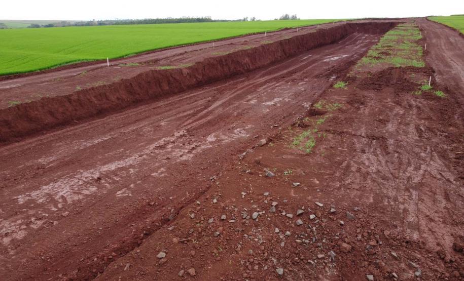 Obras do contorno viário de Palotina que terá extensão de cerca de 16 km e está sendo construído para desviar o trânsito de caminhões do centro da cidade.
