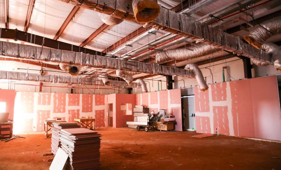 Obras do Hospital da Criança de Maringá,   serao 160 leitos, sendo 20 de UTI, a área construída é de aproximadamente 23 mil metros quadrados e está no espaço do antigo aeroporto da cidade, doado pela União ao município. O local tem cerca de 90 mil metros quadrados. -  04/08/2020 -  Foto: Geraldo Bubniak/AEN