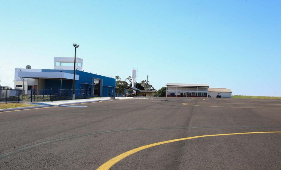 O projeto de estruturação do Aeroporto Orlando de Carvalho busca a Certificação Operacional do aeródromo junto à Agência Nacional de Aviação Civil (Anac) para receber voos regulares. As obras   incluem recapeamento e ampliação da pista,  ampliação do pátio de estacionamento de aeronaves; adequação e ampliação do terminal de embarque e desembarque de passageiros; ainda a construção de instalações para o Corpo de Bombeiros.