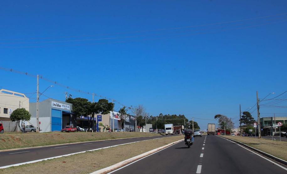 Pavimentacao e recape de vias urbarnas em Umuarama.  Av Portugal trecho entre a Rua Monteiro Lobato e o trevo da Estrada do Bonfiim (antiga PR 482 saida para Maria Helena).  -  05/08/2020 -  Foto: Geraldo Bubniak/AEN